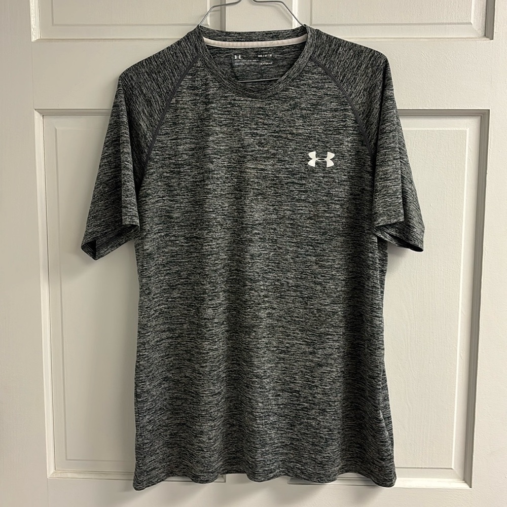 EUC Under Armour loose fit heat gear t shirt